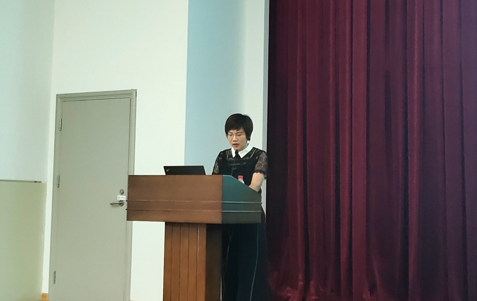 郑丽.jpg 郑丽.jpg